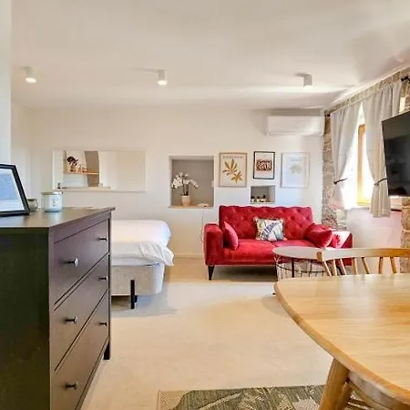 Apartment Atelier 2 *